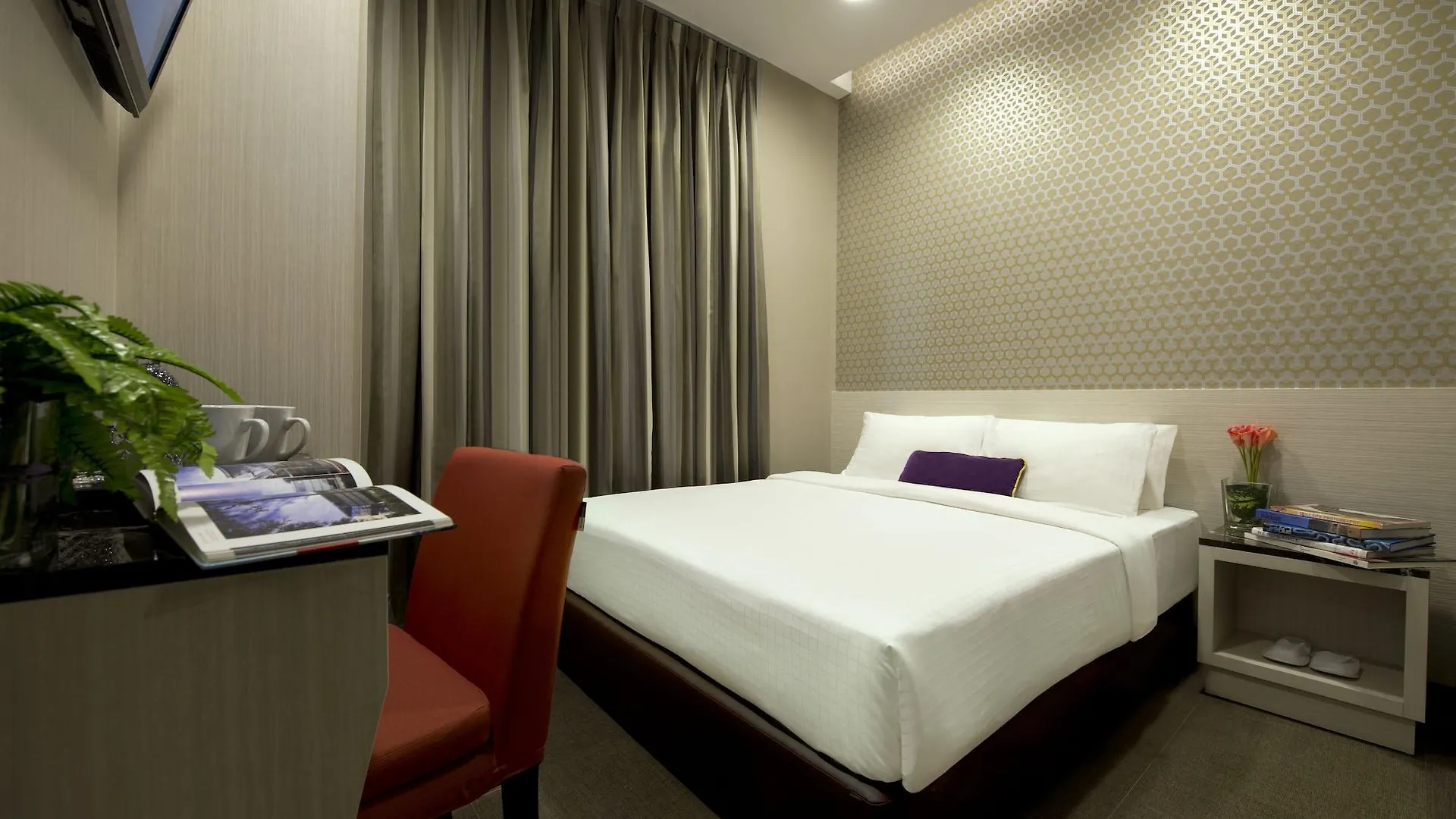 V Hotel Bencoolen Singapore 4*,