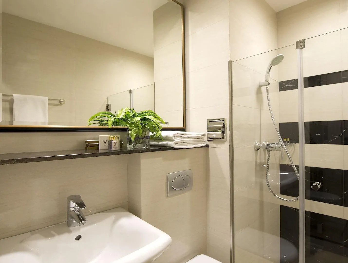 V Hotel Bencoolen Singapore