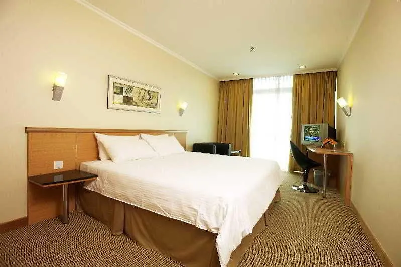 V Hotel Bencoolen Singapore 4*,